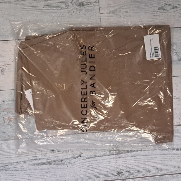 Bandier x Sincerely Jules The Rue Crossover Legging in Nutmeg - Picture 8 of 11